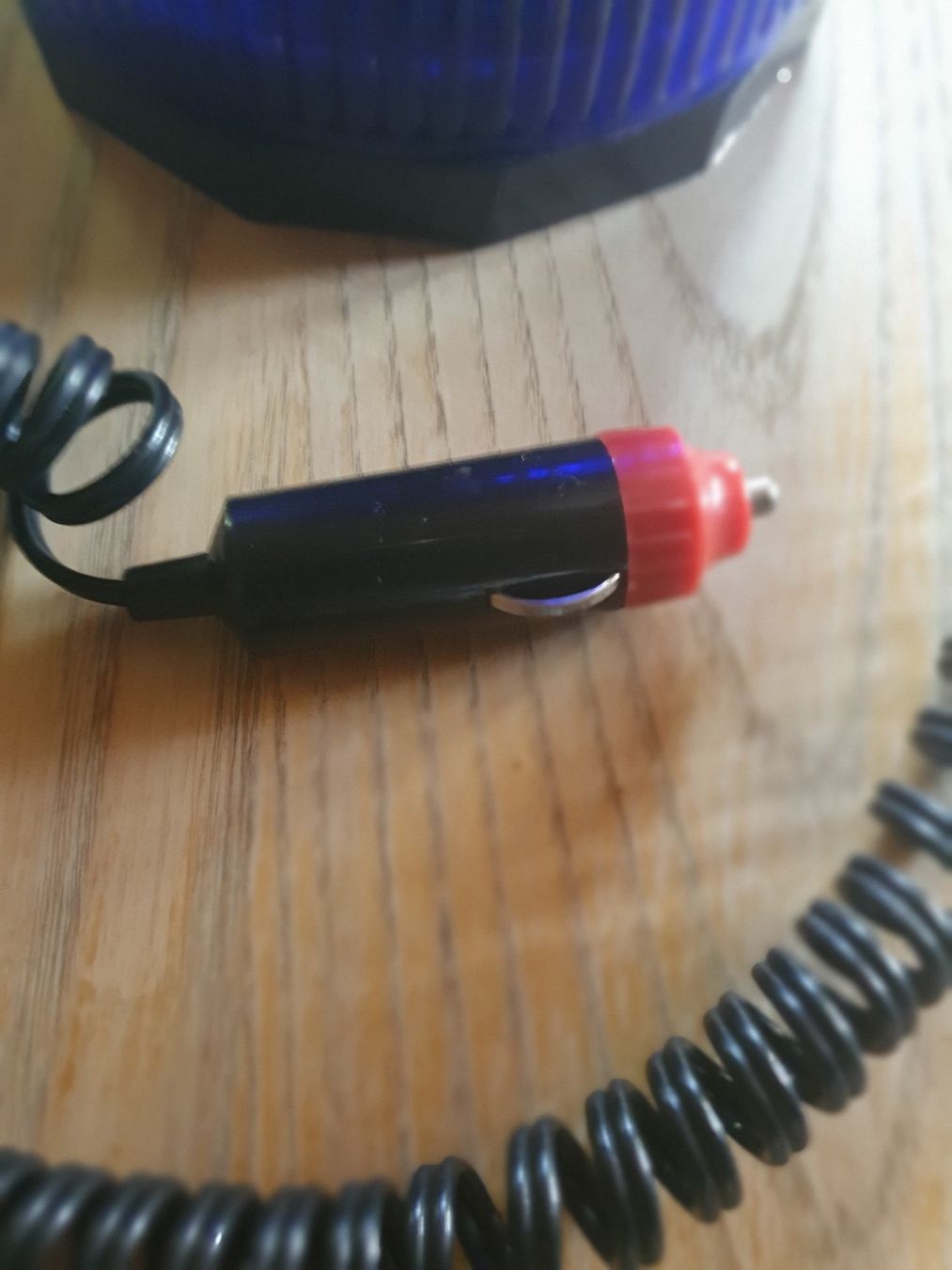 Lampen: Rundumleuchte blau mit Zigarettenanzünder Stecker – Gebraucht aus Uetendorf von worhol 2