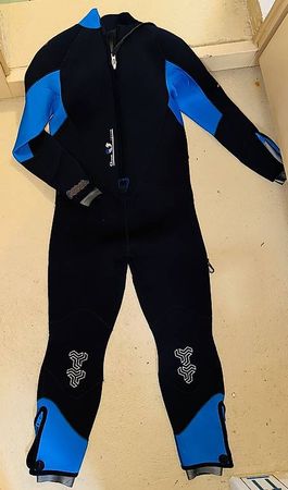Combinaison de plongée - palmes - botillons - gants