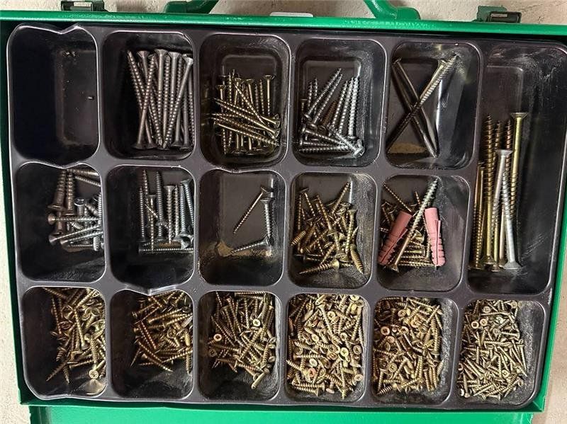 Tutti gli attrezzi: SPAX Schrauben Set in Box - verschiedene Grössen – Usato da Wängi venduto da inf_2hrj
