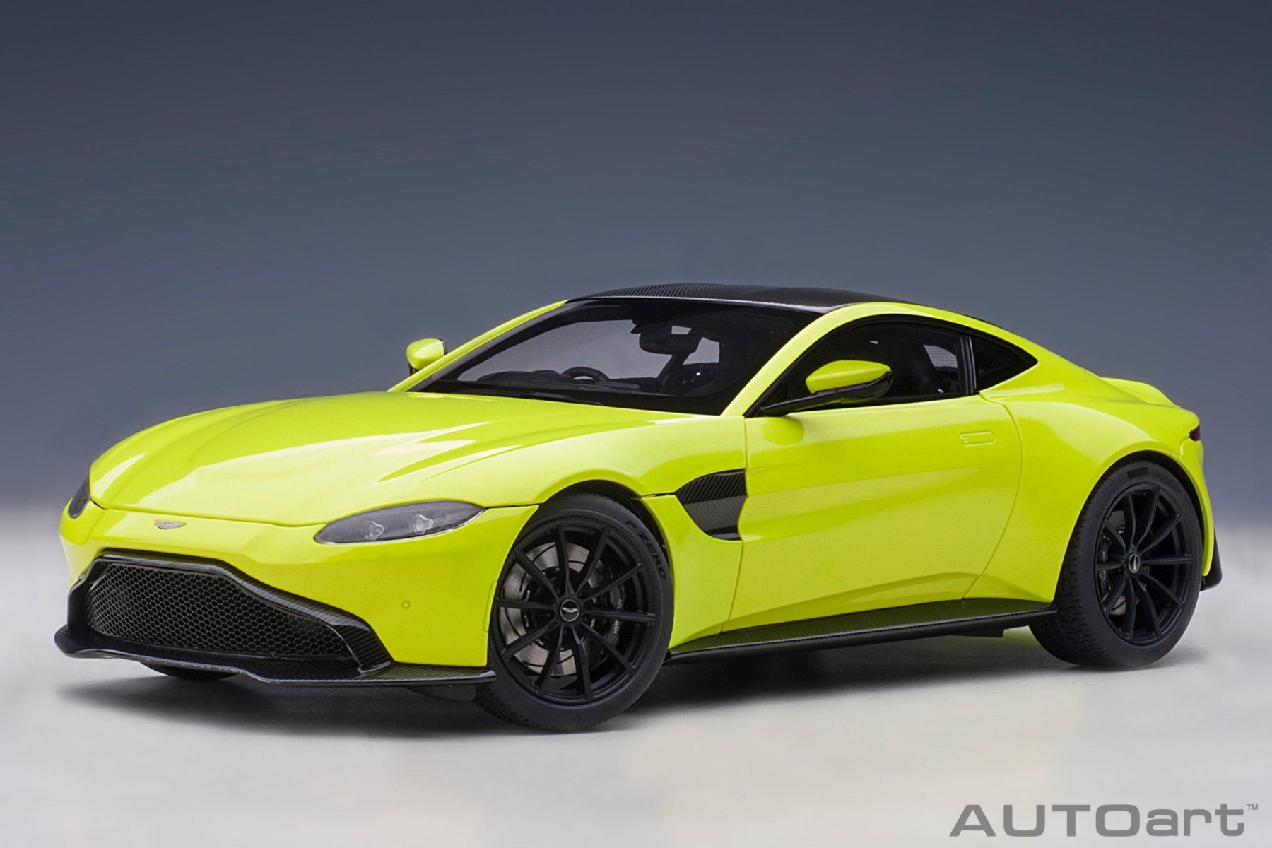 Aston Martin Modellini d'auto: 1:18 AUTOart - Aston Martin Vantage – Nuovo e nell'imballaggio originale da Tübach venduto da BonnevilleMotors