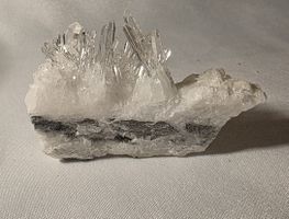 Berkristall -Stufe Matrix Nagelartige form  Alpen Ticino 