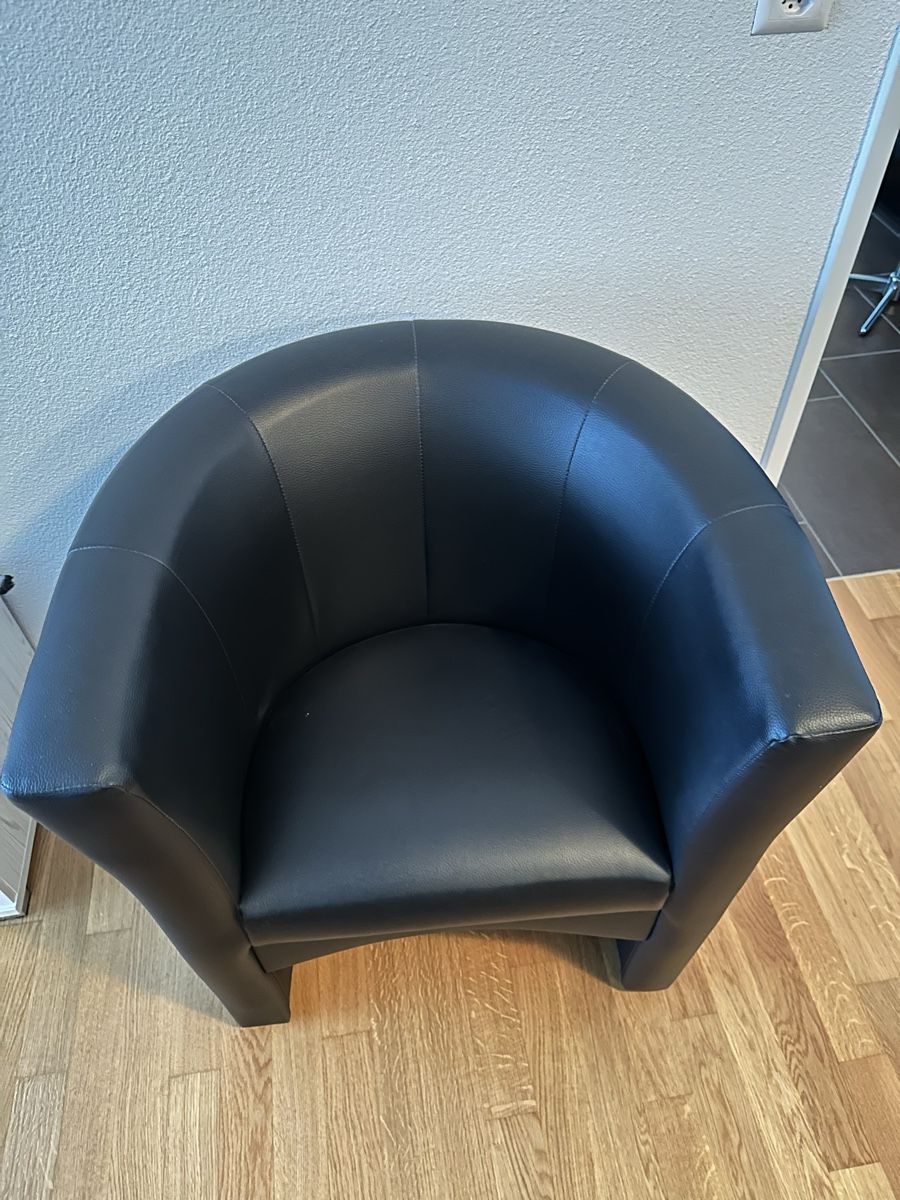 Poltrone: Schwarzer Loungesessel aus Kunstleder – Usato da Moosleerau venduto da Melina_47 2