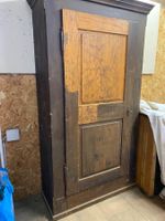 2 antike Schränke