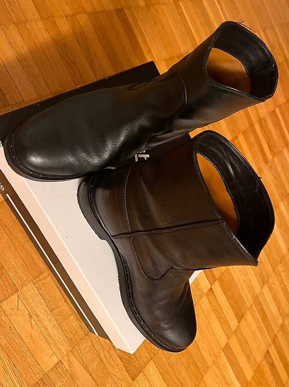 Damenschuhe: Vendo stivaletti neri pelle – Gebraucht aus Jona von sen_vd8v 4
