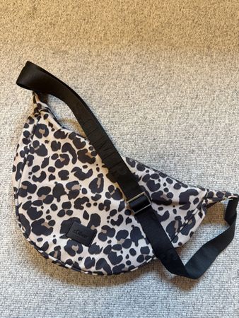 s.Oliver Umhängetasche Leopardmuster schwarz beige neu