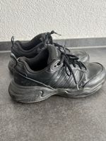Schwarze Adidas Schuhe Gr. 42,5 - Sportlich & bequem!