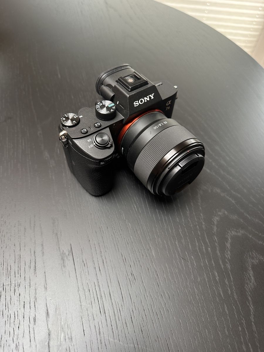 Sony Kamera: Sony Alpha a7 III + FE 1.8 / 50 Objektiv – Gebraucht aus Schmerikon von artflck