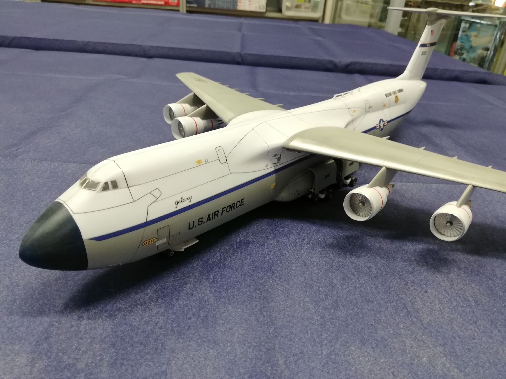 Modellbausätze & Standmodelle: Flugzeugmodell Lockheed C-5 Galaxy U.S. Air Force 1:144 – Gebraucht aus Luzern von Amenophis1