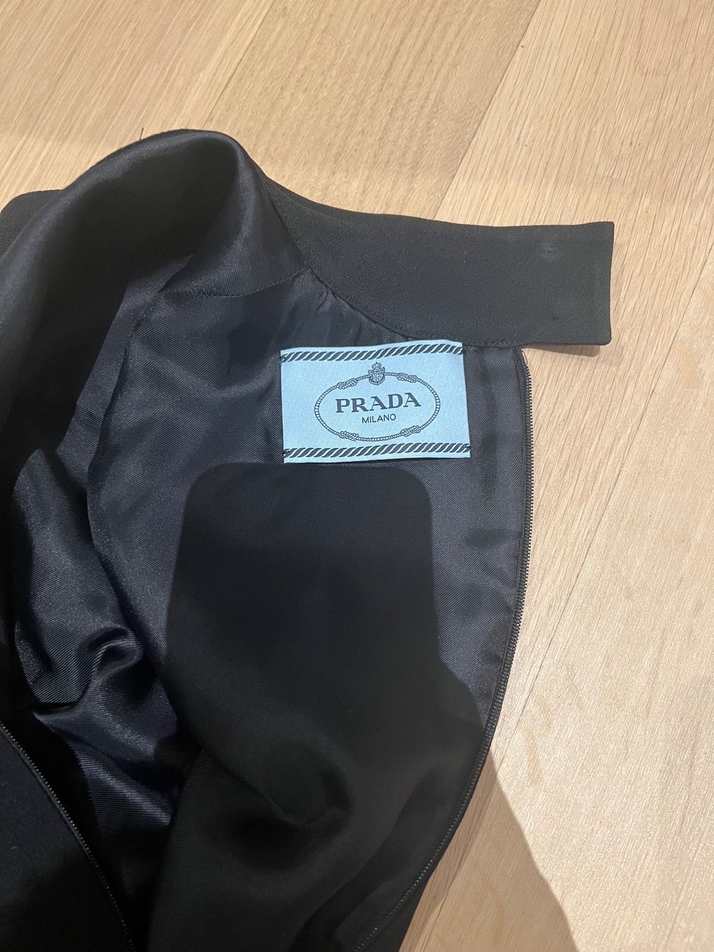 Prada Vestiti: Prada Kleid (Neu) – Nuovo (secondo la descrizione) da Dübendorf venduto da fadrinli 4