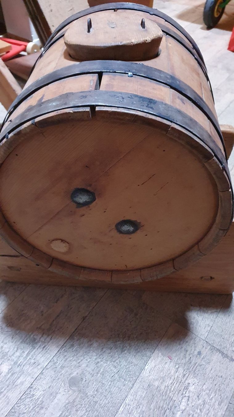 Altri elettrodomestici e apparecchi d’epoca: Altes Butterfass, Holz – Usato da Schwanden Sigrisw venduto da Pumuckel27 3
