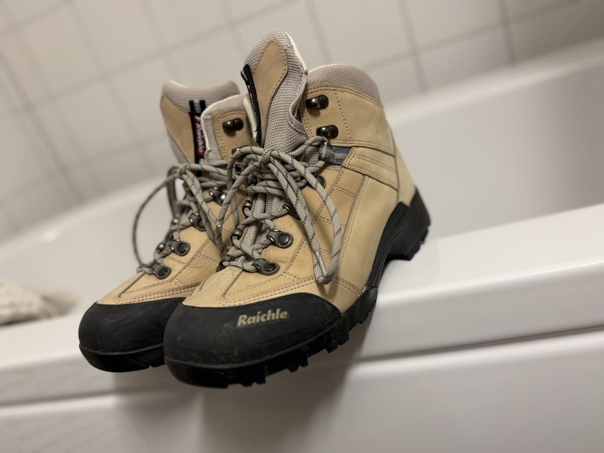 Raichle Scarpe da uomo: RAICHLE Wanderschuhe gr 40 – Usato da St. Gallen venduto da Emifrei