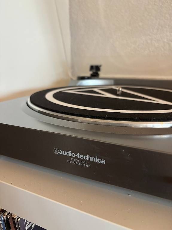 Audio Technica Giradischi: Platine vinyle Audio-Technica AT-LP60-USB – Usato da La Tour-de-Peilz venduto da johnowen9 3