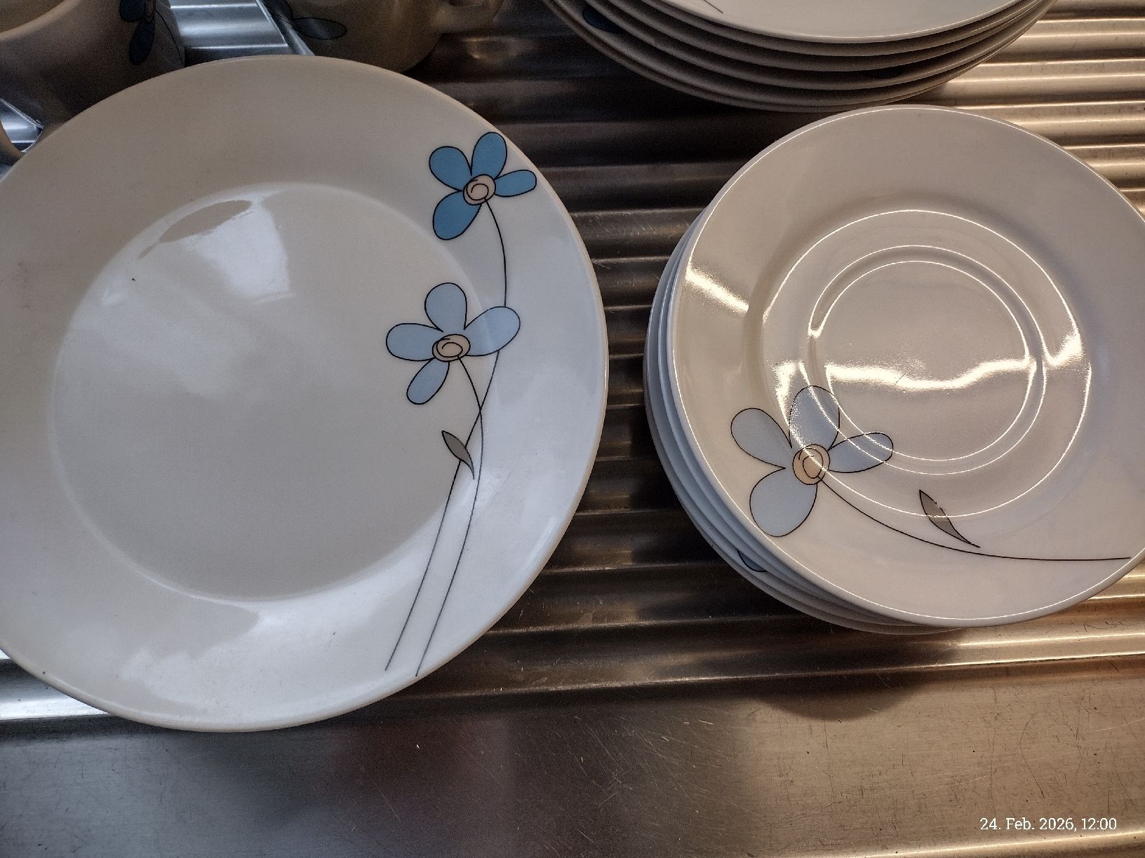 Set di piatti: Geschirrset "Blume" – Usato da Muri AG venduto da Ronin76 2