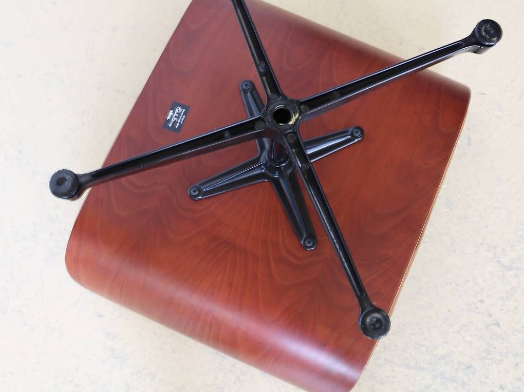Sgabelli: Eames Ottoman von Vitra | Kirschbaum Cognac | – Usato da Meinisberg venduto da atelier_TILIJA 3