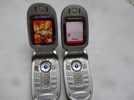 2 STK HANDY MOT0R0LA V525-V550-KAMERA.OHNE LADEGERAT. LÄÜFT