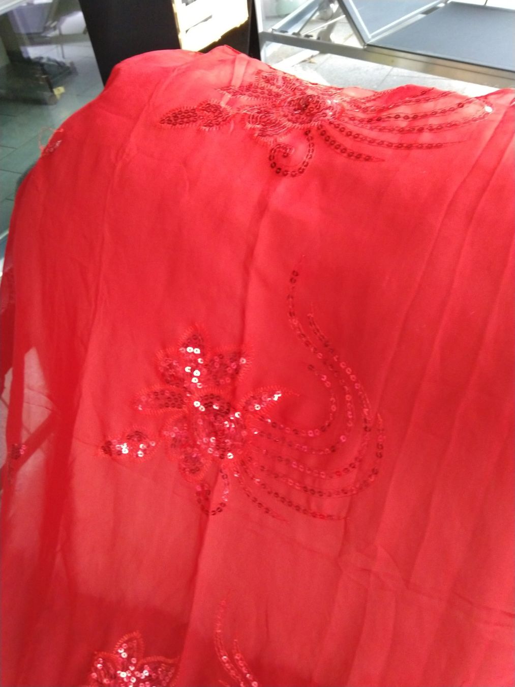 Foulard & Sciarpe: Polyester-Schal rot, ca. 80 x 160cm – Usato da Rieden AG venduto da Galina11 1