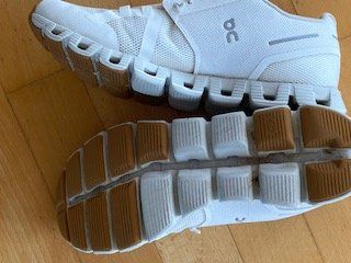 On Chaussures femmes: ON Cloud – D'occasion à Zumikon par Karin54 1