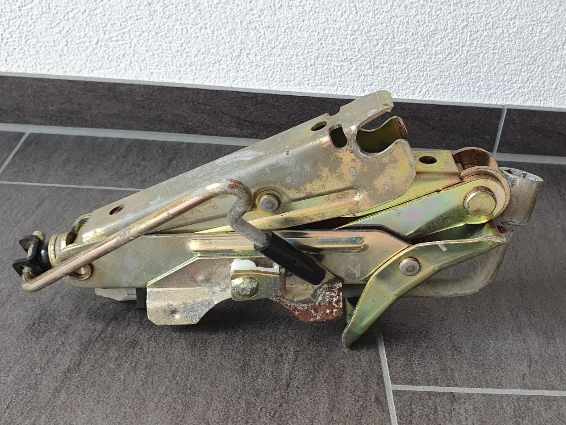 Piattaforme elevatrici & Crick: Scherenwagenheber Wagenheber Volvo 240 – Usato da Morgarten venduto da Buemi0 1