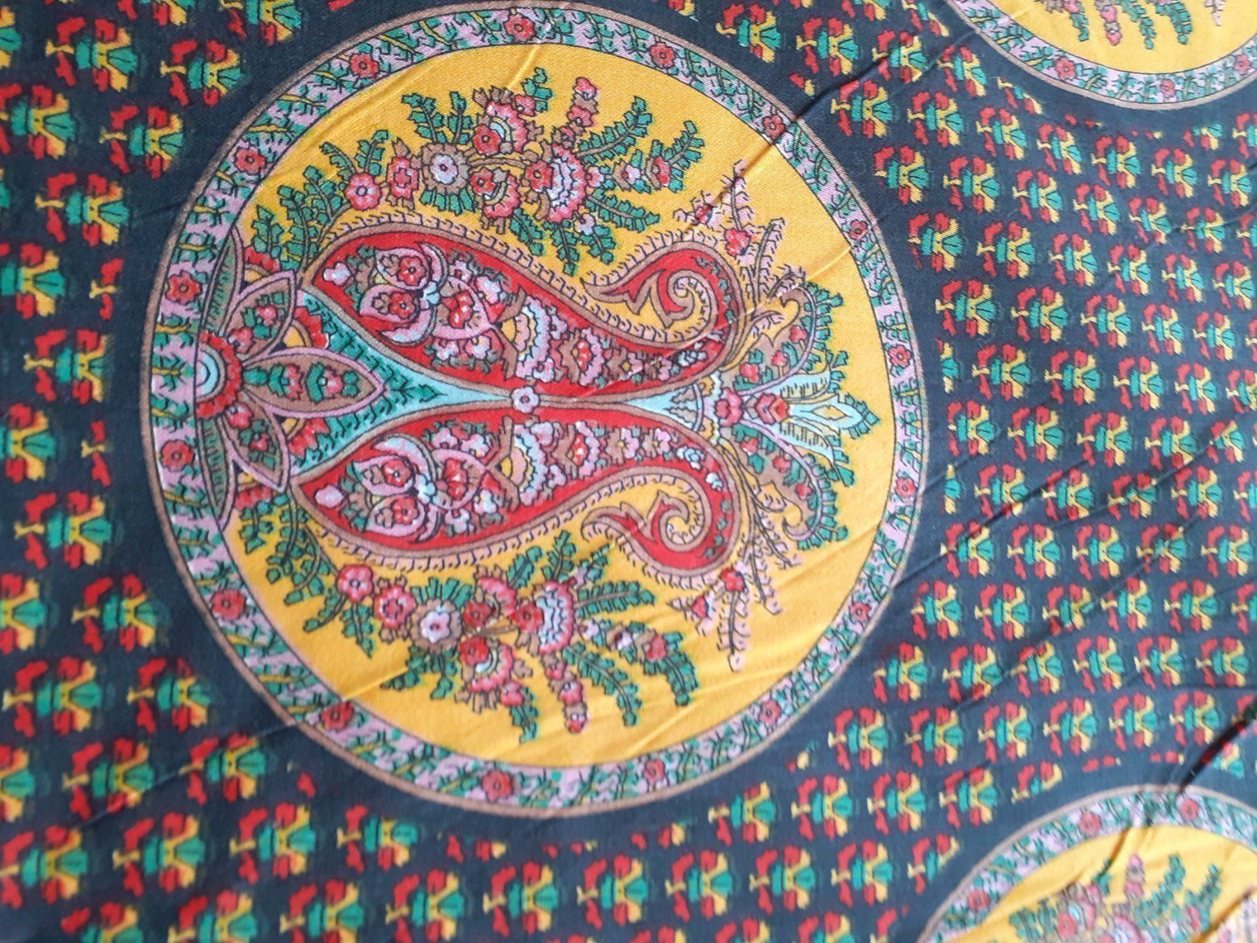 Stoffe: Stoff 125 x 360 cm - Medaillon Muster – Gebraucht aus Zuerich von lichti 2