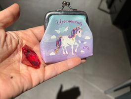 Petite bourse portemonnaie licorne avec son trésor