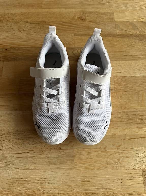 Scarpe per ragazzi: Neuwertige Puma Turnschuhe Grösse 32 – Usato da Hersiwil venduto da Sheila1986