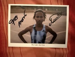 Foto Miriam Dattke mit Unterschriften von ihr und Amani
