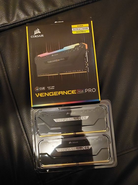 Lot De 8 Barrettes Mémoire RAM DDR Et DDR2 - Corsair, Kingston, Crucial - Occasion En Très Bon état
