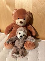 Zwei Plüschtiere zum Kuscheln