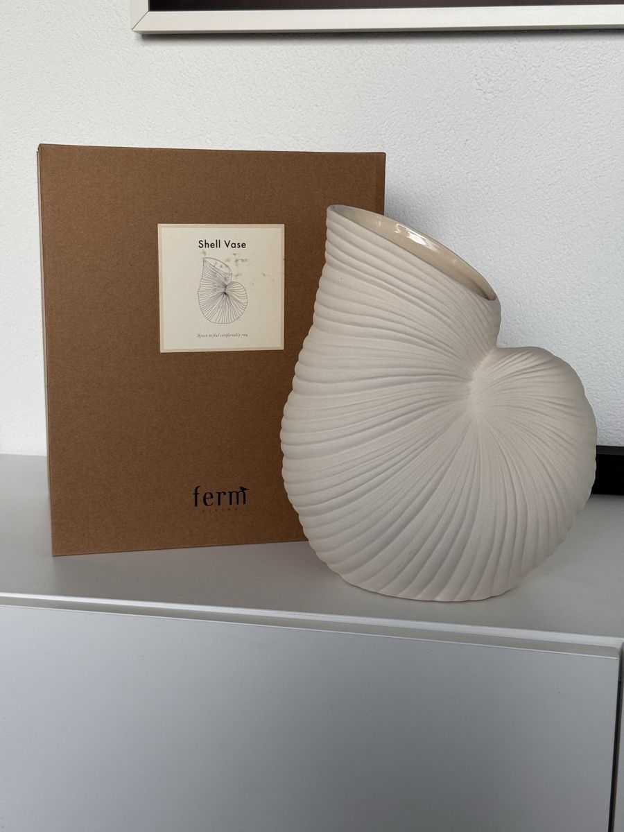 Ferm living Tutte le decorazioni: Ferm Living Shell Muschel Vase – Nuovo e nell'imballaggio originale da Waltenschwil venduto da cig_vrq5 1