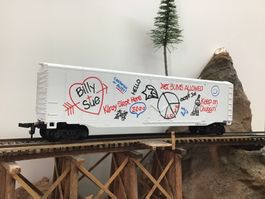 Bachmann Güterwagen, Spur H0, cooler Graffiti-Look!
