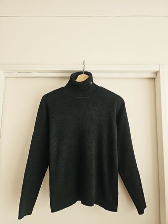 Ralph Lauren Black Turtleneck in size L