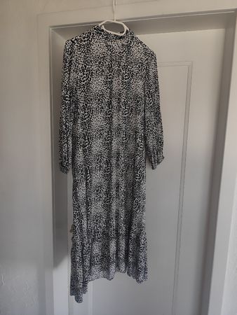 Kleid ZARA Leo Print, S