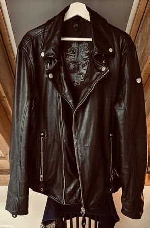 Giacca in vera pelle nuova  3XL ma veste come una XXL 