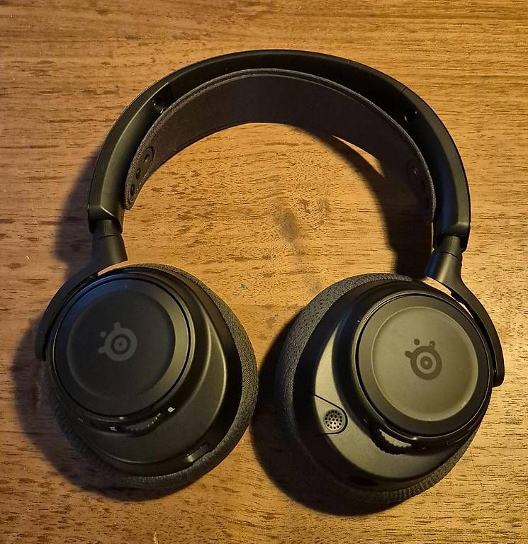 Steelseries Cuffie: Headset SteelSeries Artic Nova 7 Gen 2 / einmal getragen – Usato da Basel venduto da Ino5ch