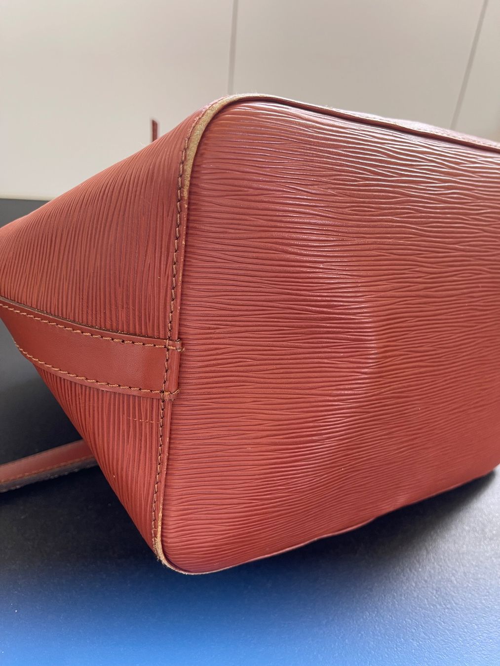 Louis Vuitton Sacs femmes: Louis Vuitton Epi Ledertasche, braun – D'occasion à Basel par ara_jqm9 6