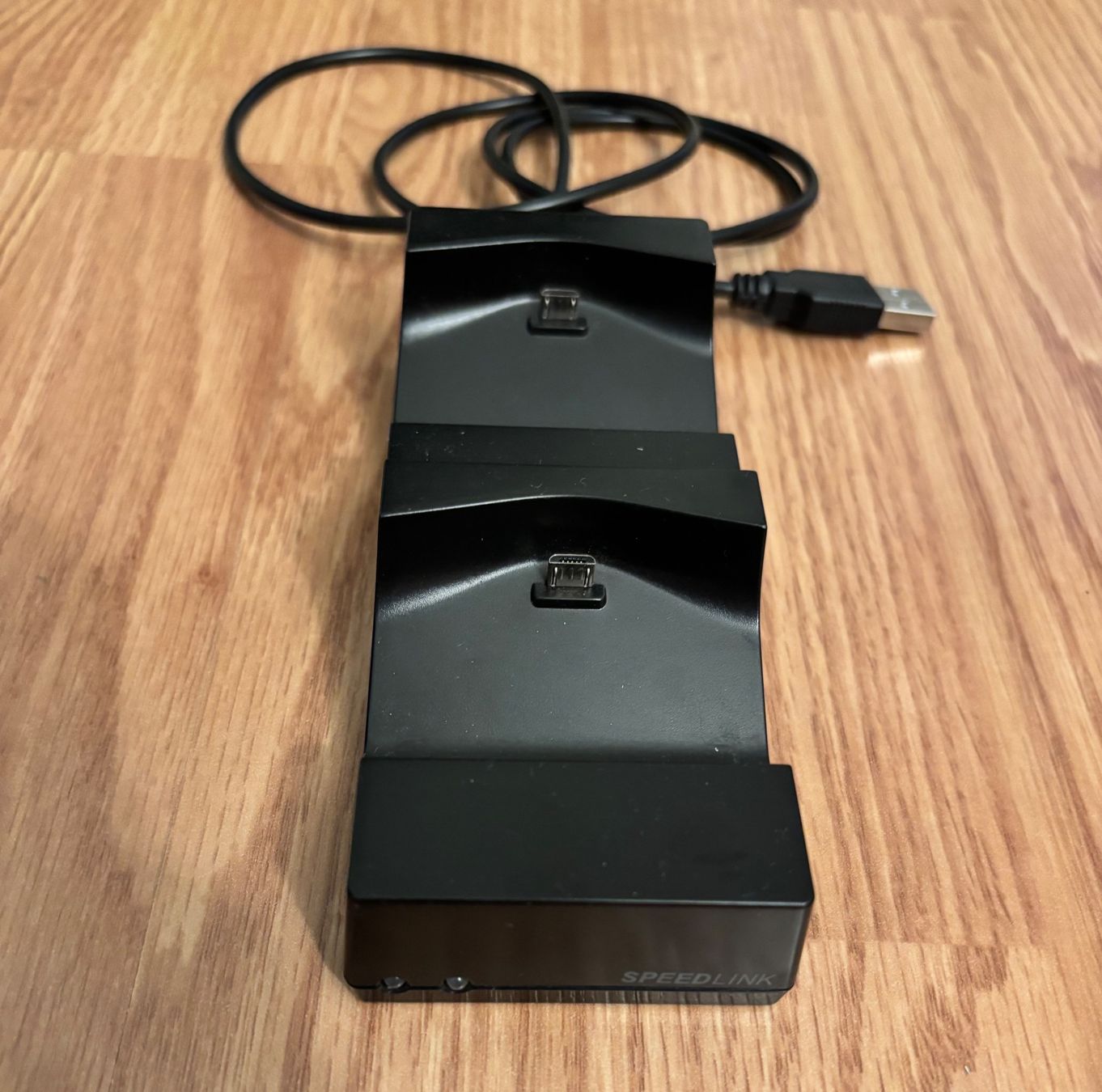 Sony Controller: 2x PlayStation 4 (PS4) Controller mit SpeedLink Ladestation – Defekt aus Suhr von twt_gb7n 1