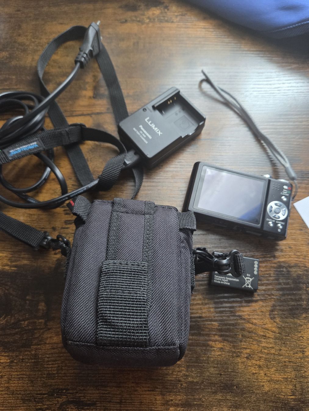 Panasonic Fotocamera: Panasonic Lumix DMC-ZX1 camera with accessories – Usato da Winterthur venduto da Maricels_Boutique 3
