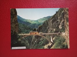Wallis Route Anniviers Postauto mit Anhänger Brücke