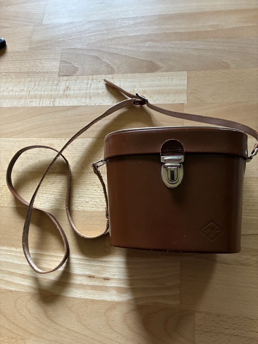 Agfa Fotocamera: Étui vintage AGFA pour jumelles – Usato da Les Bayards venduto da Mutz51