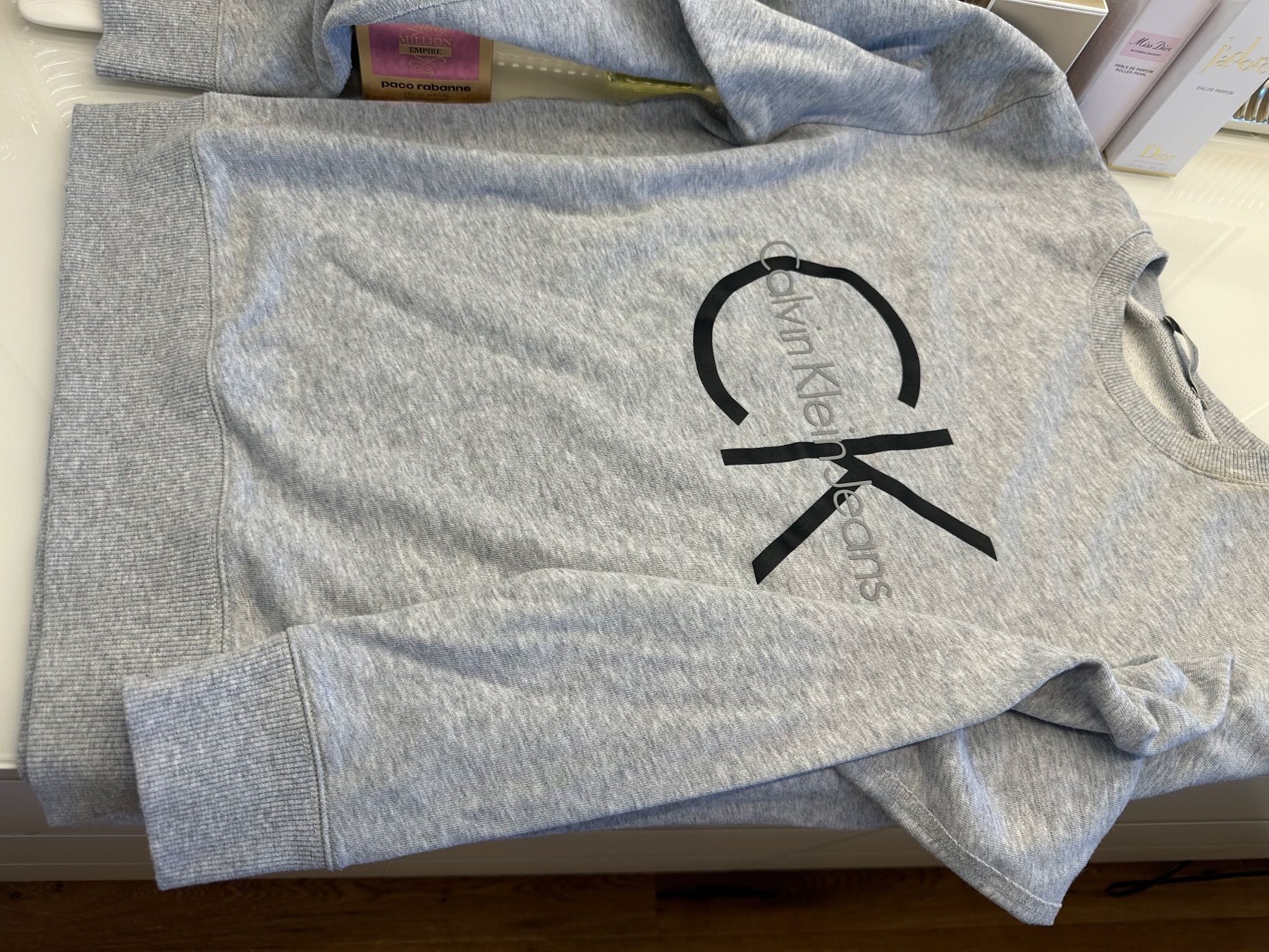 Kleider: Calvin Klien – Gebraucht aus Rudolfstetten von Laramalna