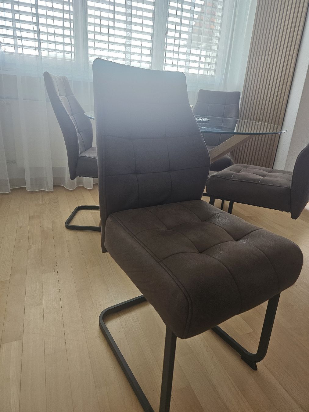 Conforama Sedie: 4 Esszimmerstühle in Braun – Usato da Oftringen venduto da ina_x8qg