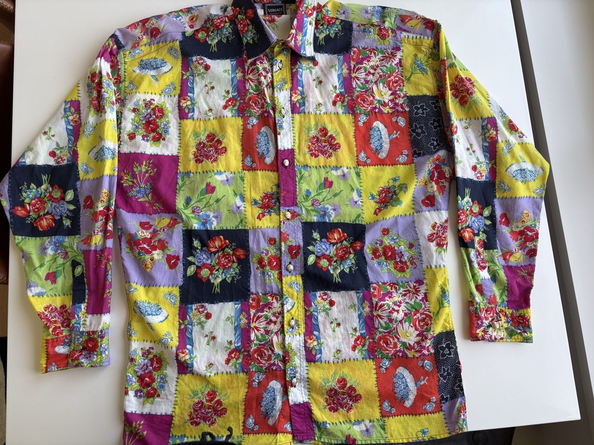 Versace Hemden, T-Shirts & Polos: Versace Jeans Couture Patchwork zuHemd M bunt Blumen, Sommer – Gebraucht aus Zürich von Auschra1 1