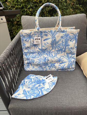 Sac plage avec chapeau neuf