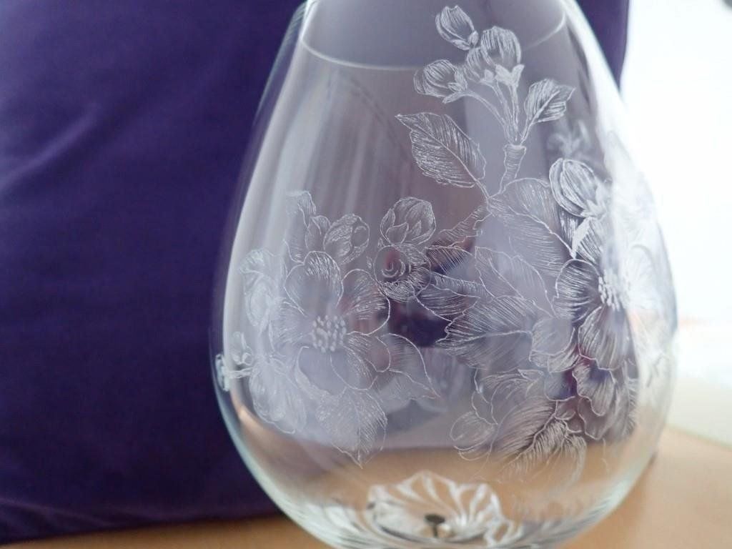 Bicchieri: Grosses Dekoglas mit geritzten Blumen – Nuovo (secondo la descrizione) da Galgenen venduto da Marc98 4