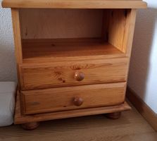 Holz Nachttischli, massiv, mit Schubladen