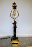 Antike Tischleuchte um 1900. Bronze vergoldet mit Marmor.