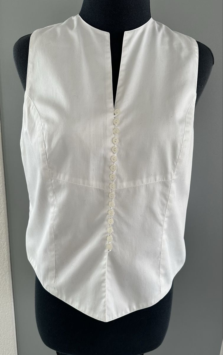 Top: Top/Weste aus weissem Baumwollsatin, Gr. M – Nuovo (secondo la descrizione) da Münsingen venduto da Innchen 1