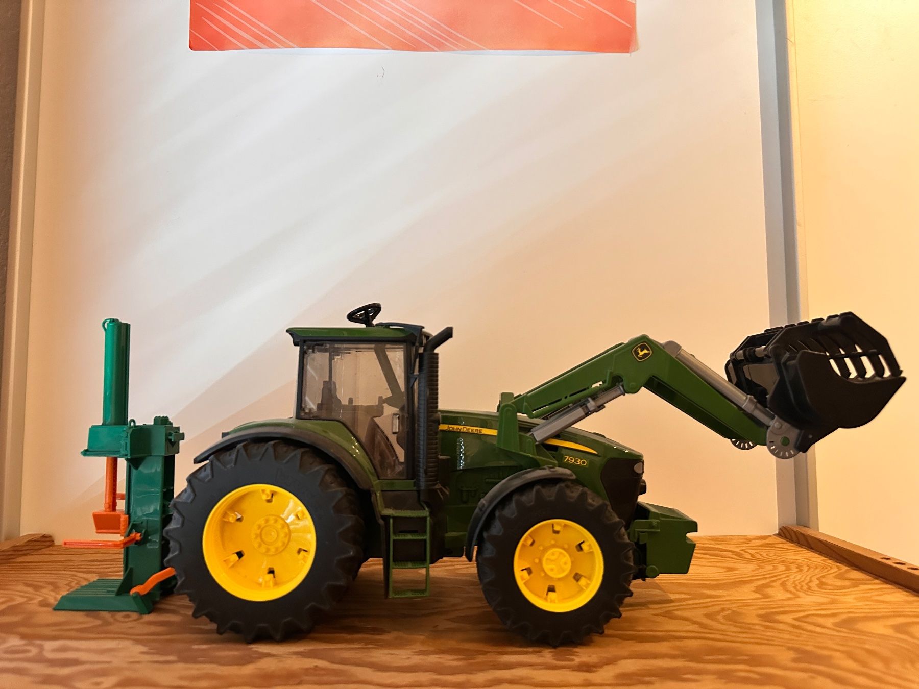 Bruder Giocattoli: Bruder John Deere mit Frontlader und Holzspalter – Usato da Hasliberg-Reuti venduto da Migi79 1