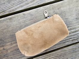 Schönes Wildleder-Täschchen, camelfarbig, neuwertig