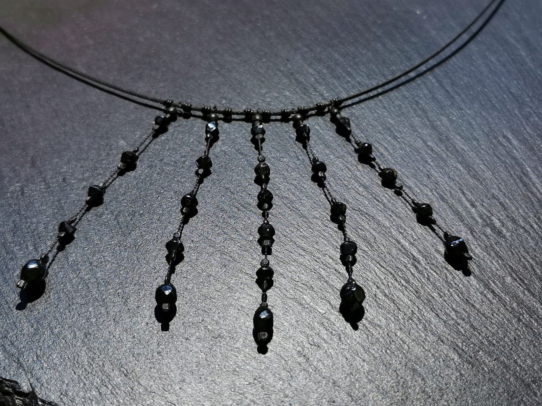 Ketten: Collier laiton et perles irisées noires – Neu (gemäss Beschreibung) aus Veyrier von Leilazizou 1